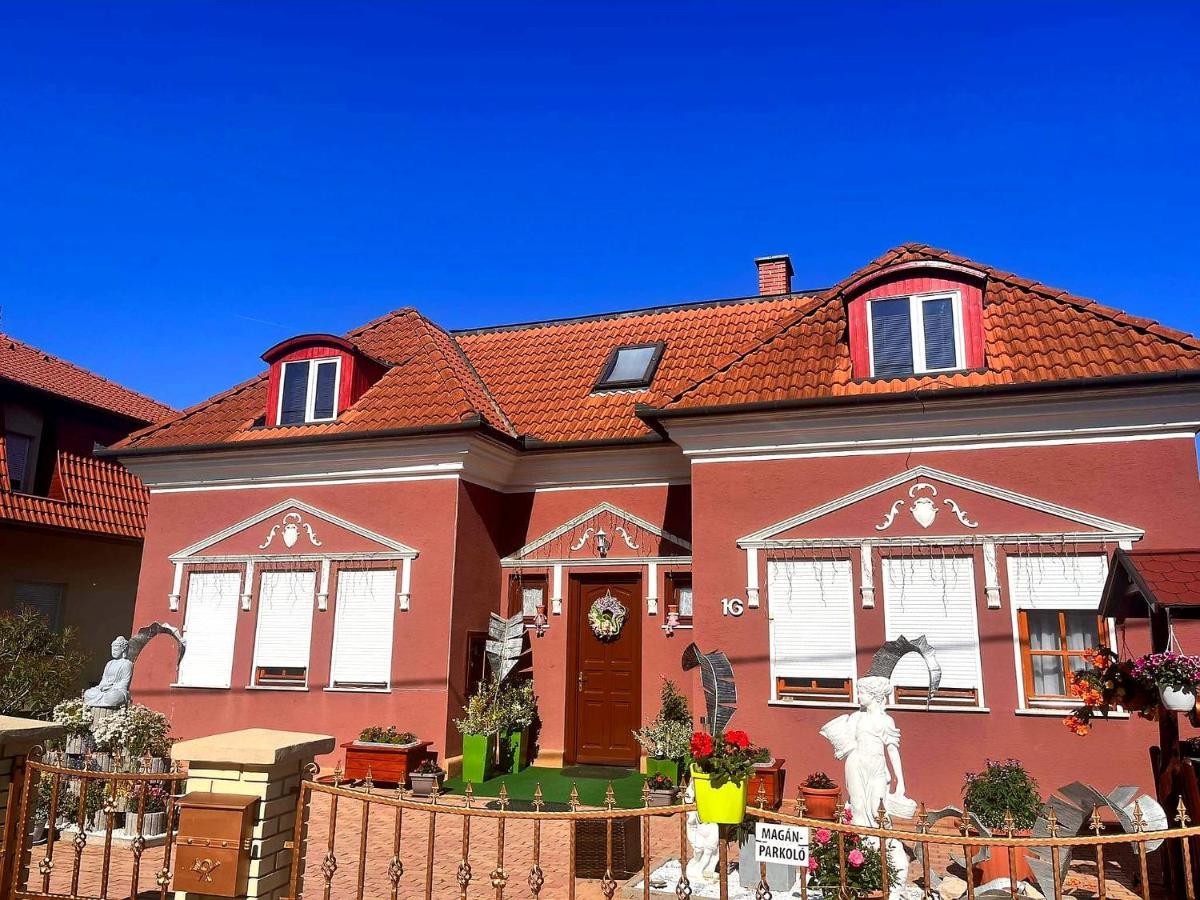 Dora Studio Apartmanok Zalakaros Extérieur photo