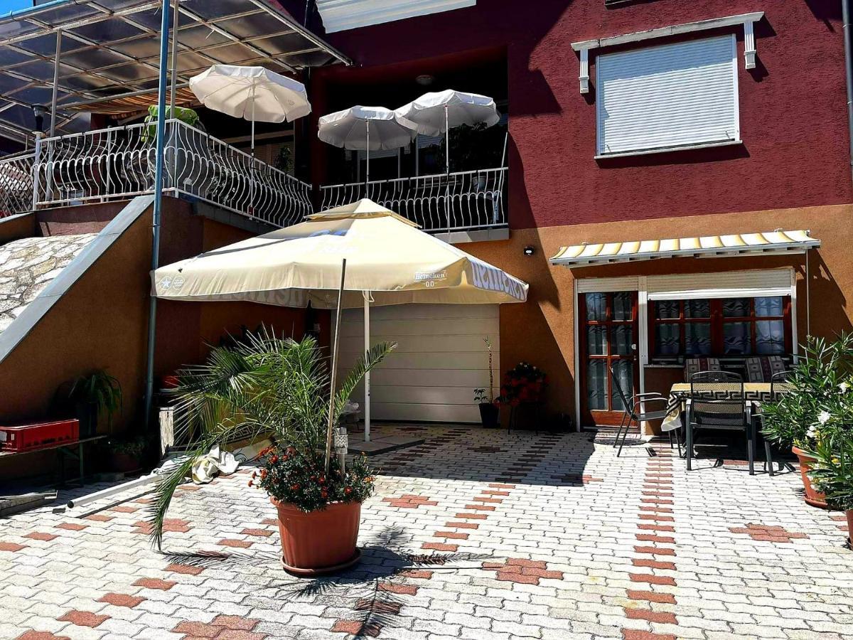 Dora Studio Apartmanok Zalakaros Extérieur photo